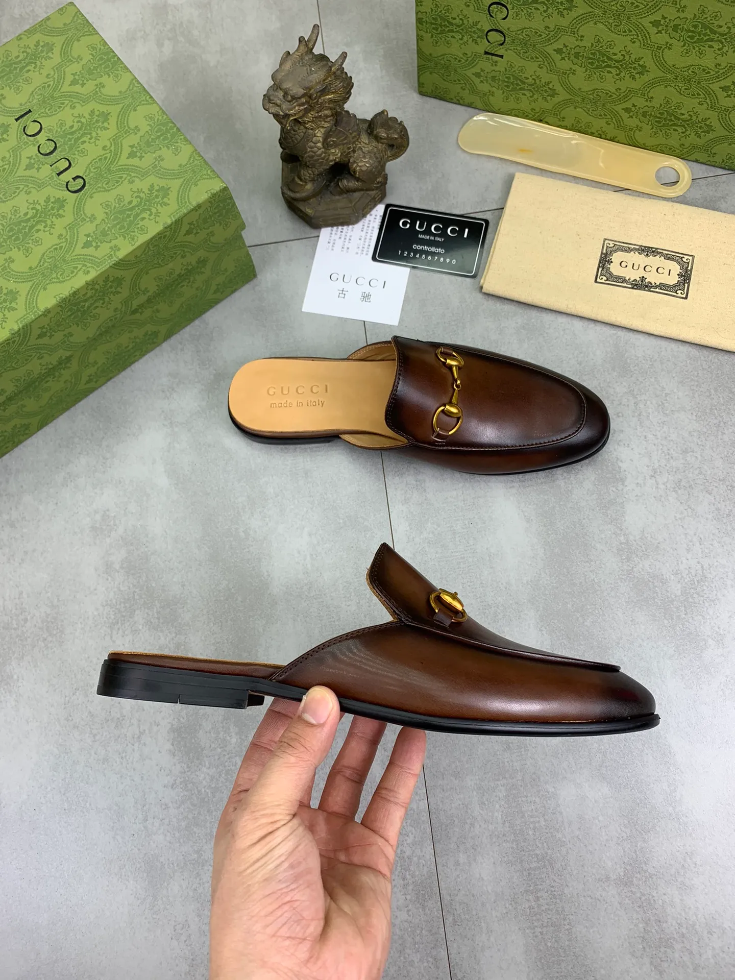 Men's Men's Shoes💰P480💰【New Style】Water-dyed Niuli High Quality Gucci half-drag business leather shoes hot selection (Gucci) official website latest Gucci half-drag 🎁 business leather shoes, hot style 💥 simple and elegant style, exclusive for trendy men. Unique official website latest brand original double G embossing Elements 👑 Original Gucci decoration, fashionable and elegant, fabric original calfskin ✅ Fully imported first-layer cowhide lining, official website designated wear-resistant, rubber business outsole, classic model taken at the counter in real life 🎬Number: 38-44 (45 46 customized) 2⃣️colors available